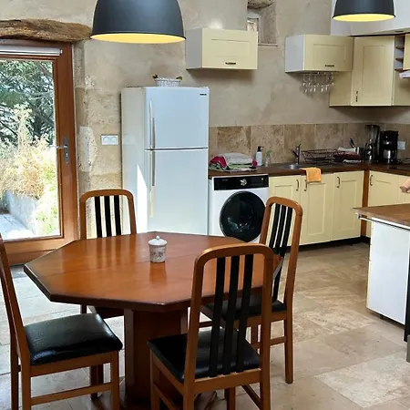 En Dame With Pool * Crastes