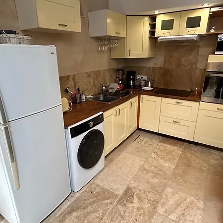 En Dame With Pool Апартаменты *