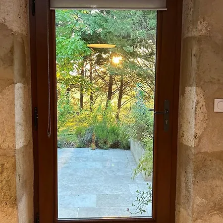 En Dame With Pool Appartement