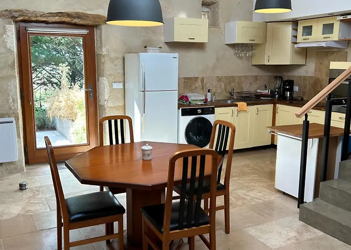 En Dame With Pool * Crastes