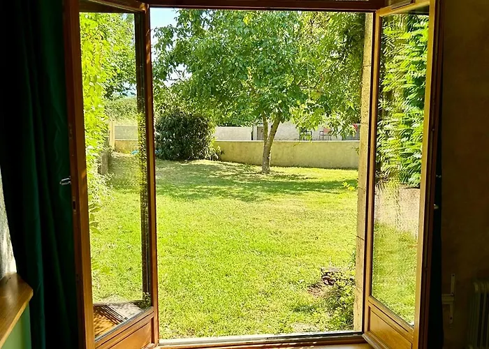 En Dame With Pool Crastes