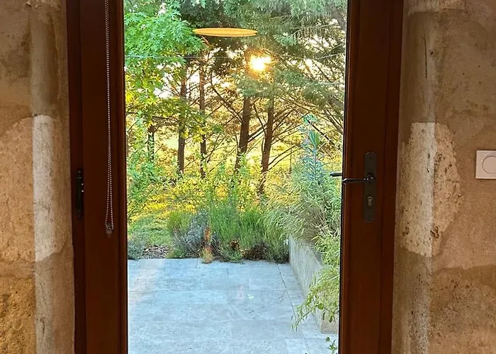 En Dame With Pool アパート